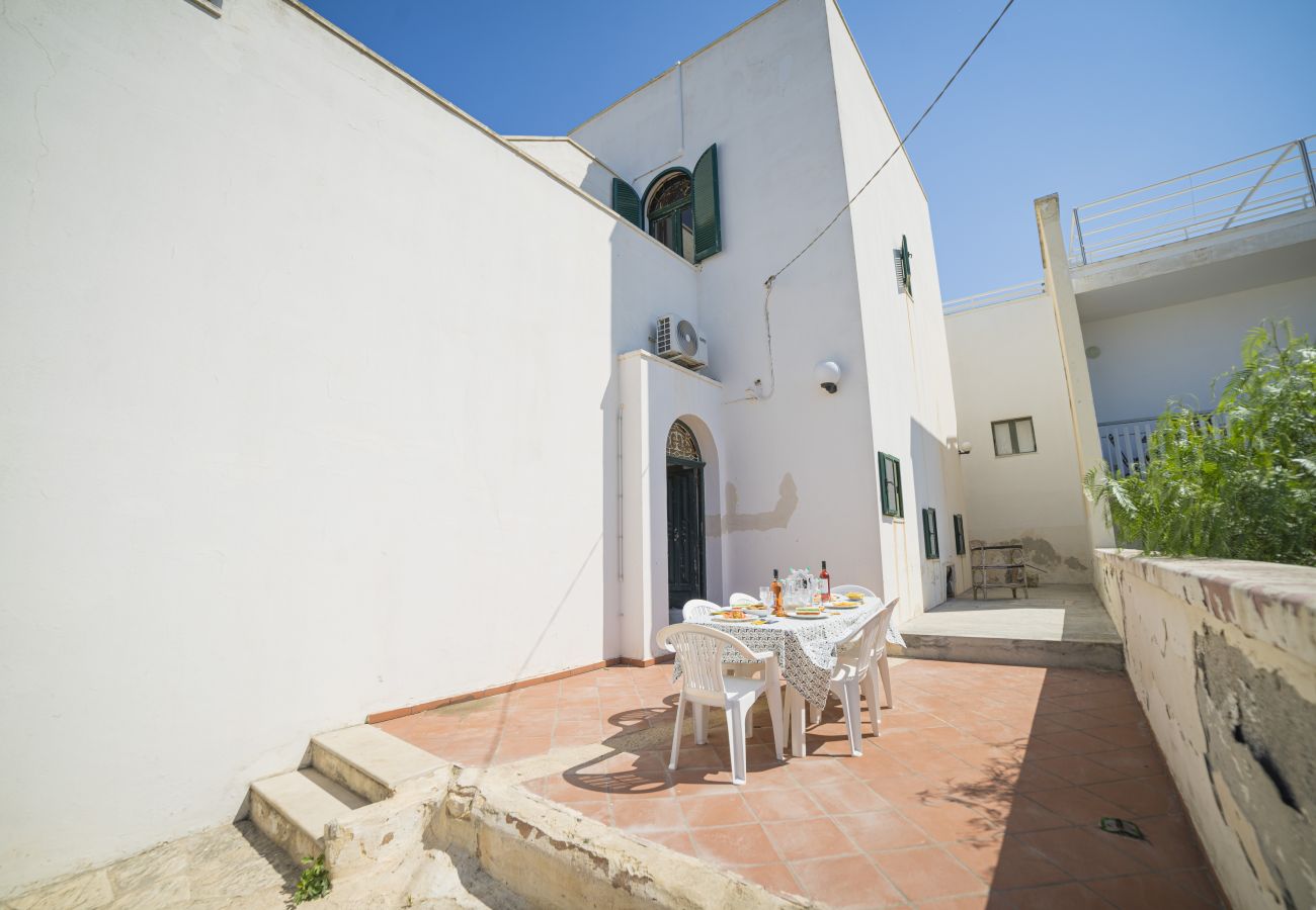 freistehendes Haus in Lido Marini - Strandvilla mit Meerblick, feiner Sand v780