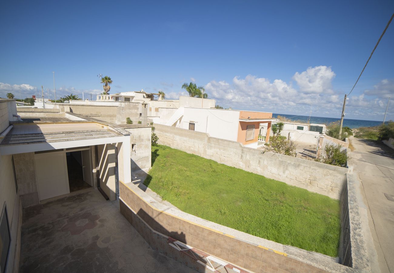 freistehendes Haus in Spiaggiabella - Zu verkaufen Villa direkt am Strand mit Garten v702