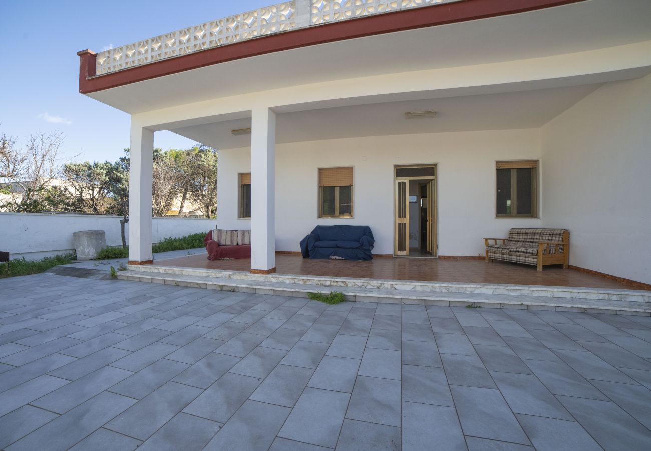 Villa in Lecce - Strandhaus mit Außenbereich 2 Badezimmer v701