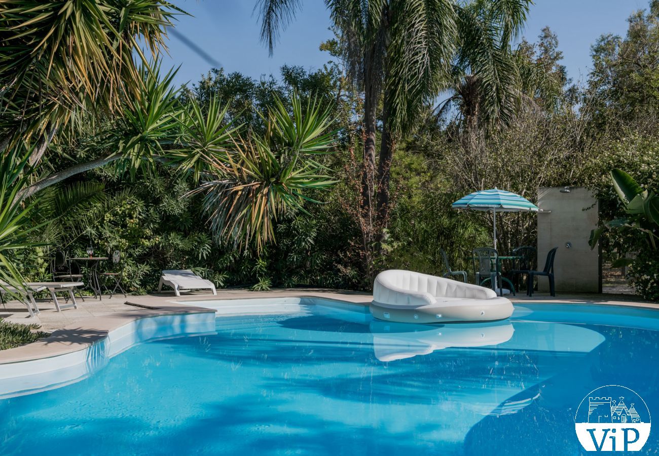 Villa in Carpignano Salentino - Villa mit privatem Pool und Fußballplatz 5 Schlafzimmer und 5 Badezimmer in Apulien m400