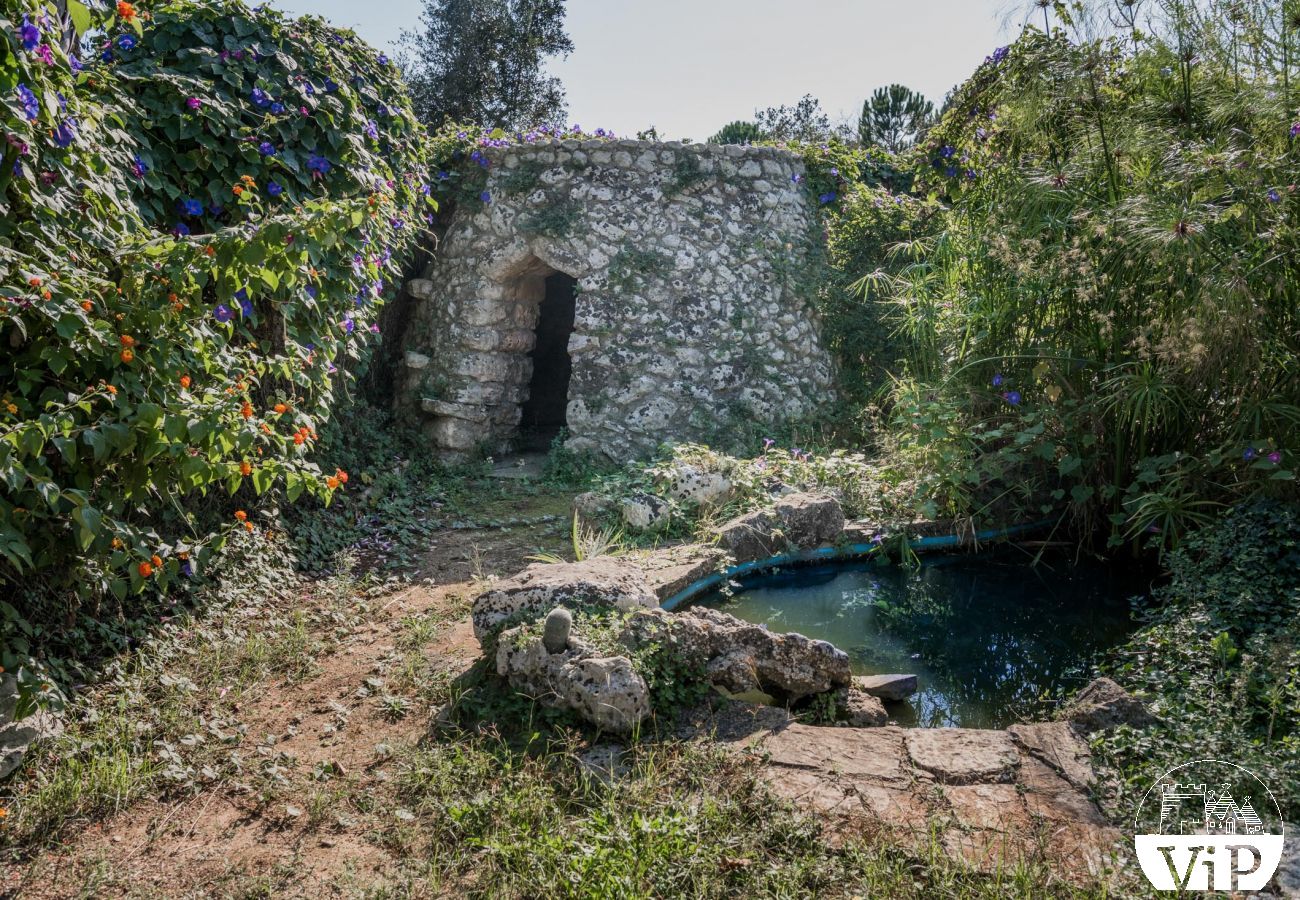 Villa à Carpignano Salentino - Villa avec piscine privée dans les Pouilles, terrain de football, 5 chambres et 5 salles de bains m400