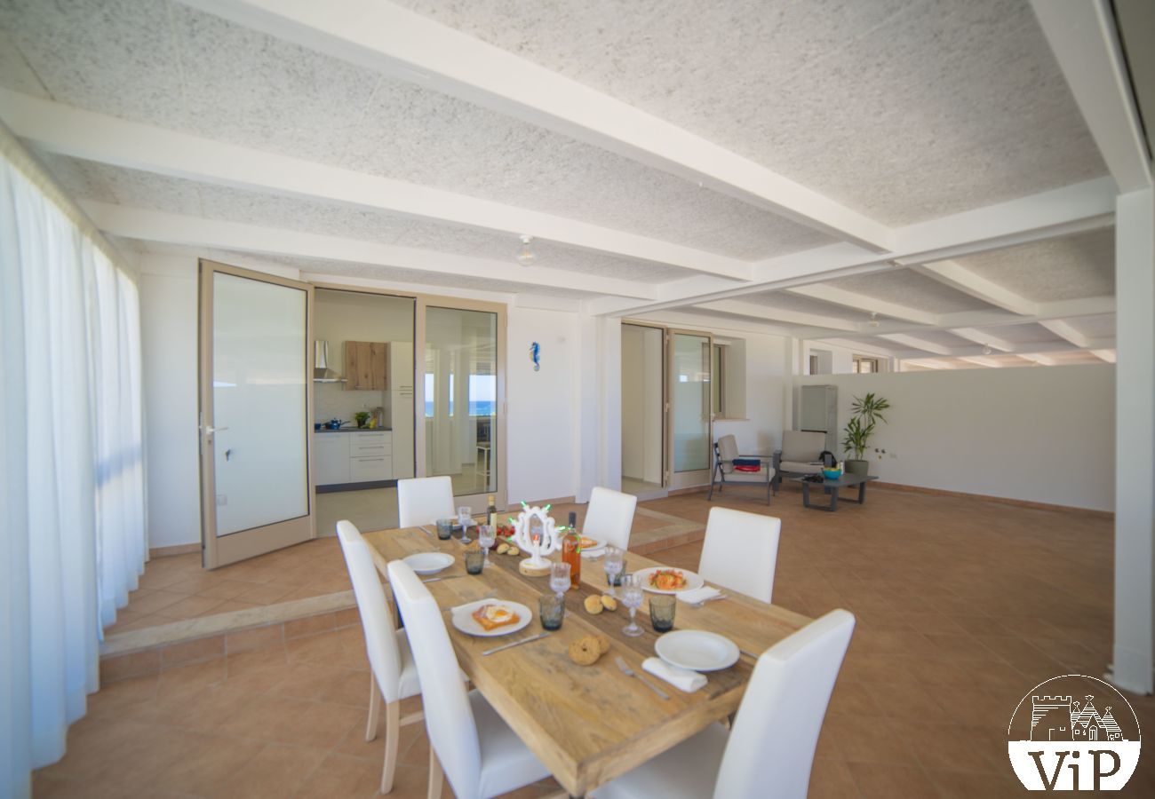 Appartement à Lido Marini - Maison piscine privée et vue mer climat WiFi m620