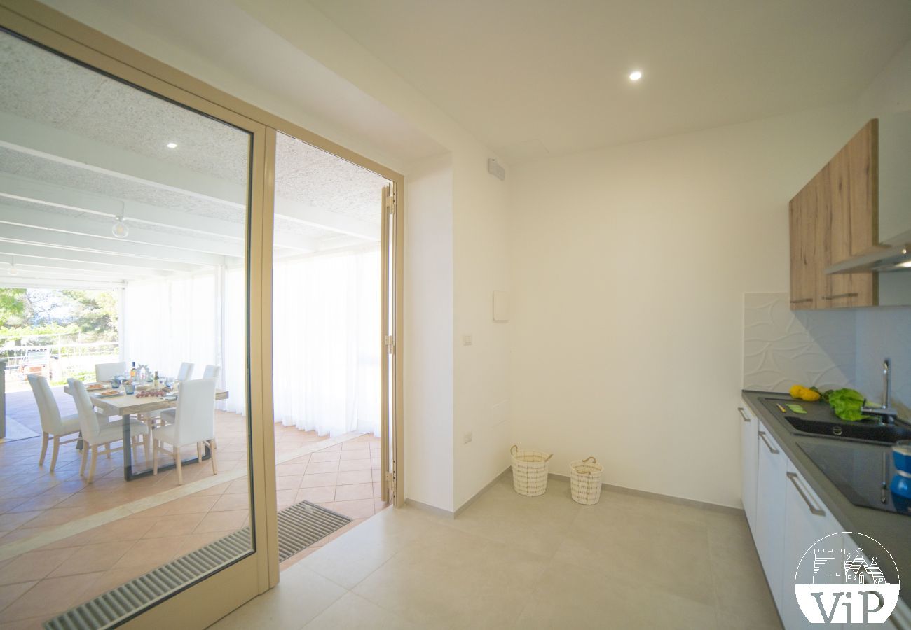 Appartement à Lido Marini - Maison piscine privée et vue mer climat WiFi m620