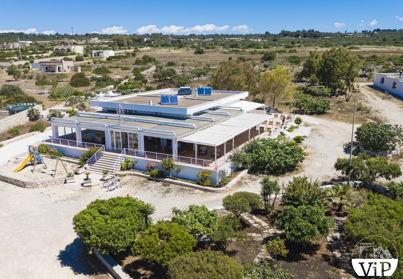 Appartement à Lido Marini - Maison piscine privée et vue mer climat WiFi m620