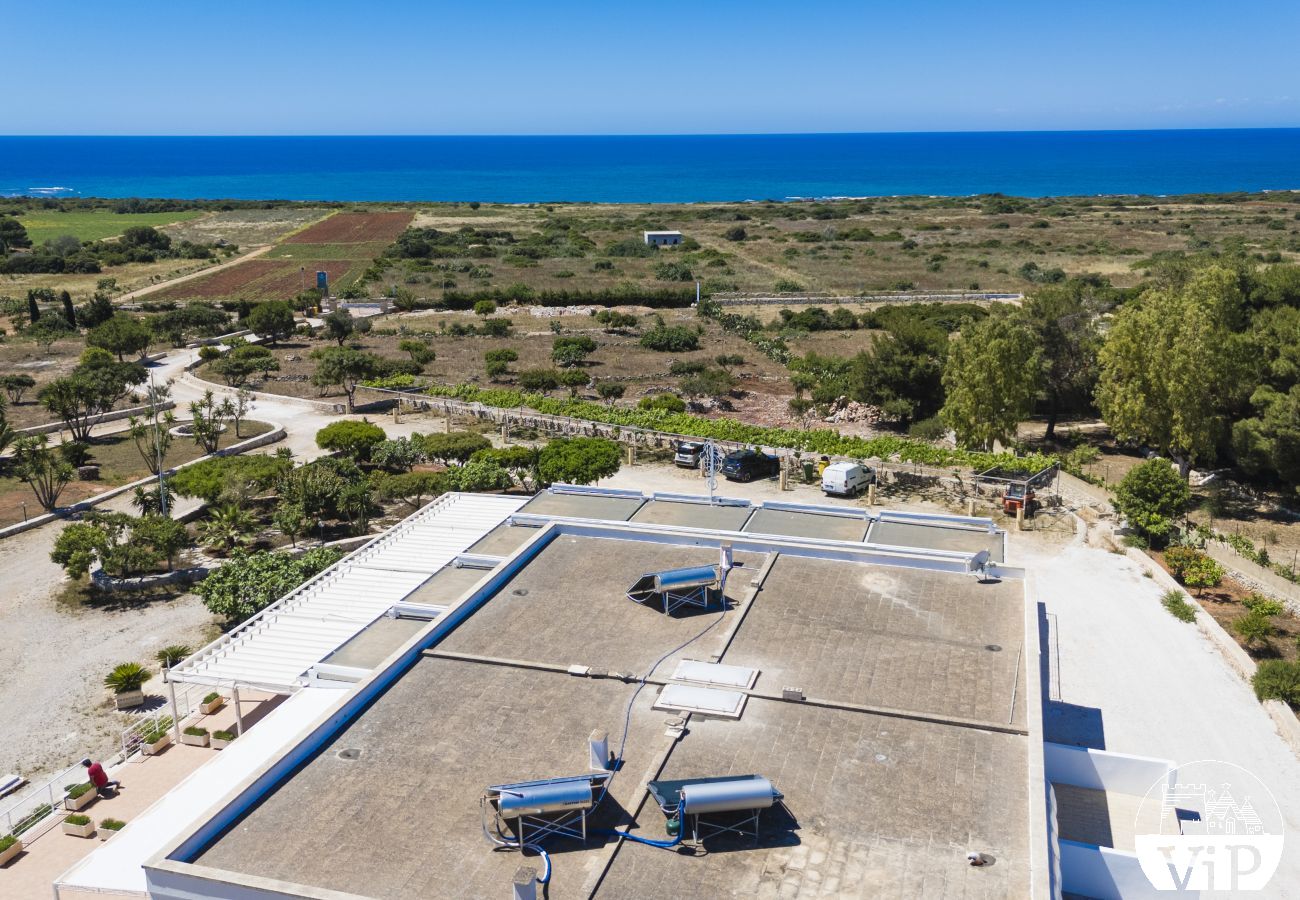 Appartement à Lido Marini - Maison piscine privée et vue mer climat WiFi m620