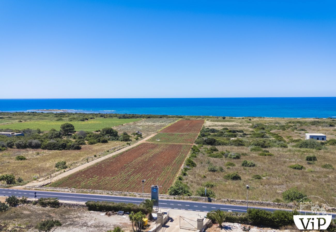 Appartement à Lido Marini - Maison piscine privée et vue mer climat WiFi m620