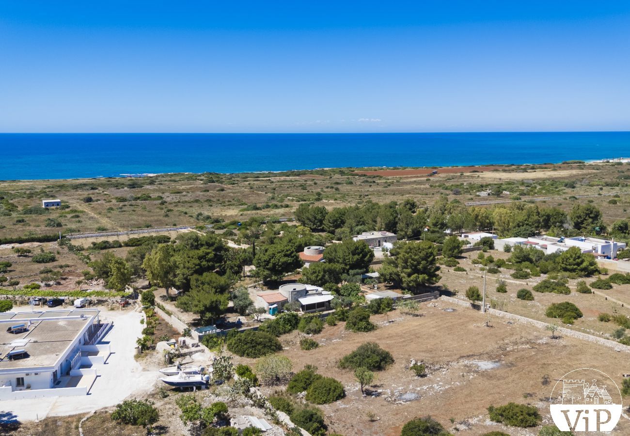 Appartement à Lido Marini - Maison piscine privée et vue mer climat WiFi m620