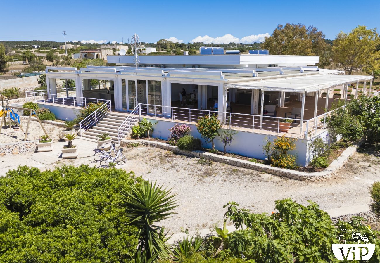 Appartement à Lido Marini - Maison piscine privée et vue mer climat WiFi m620