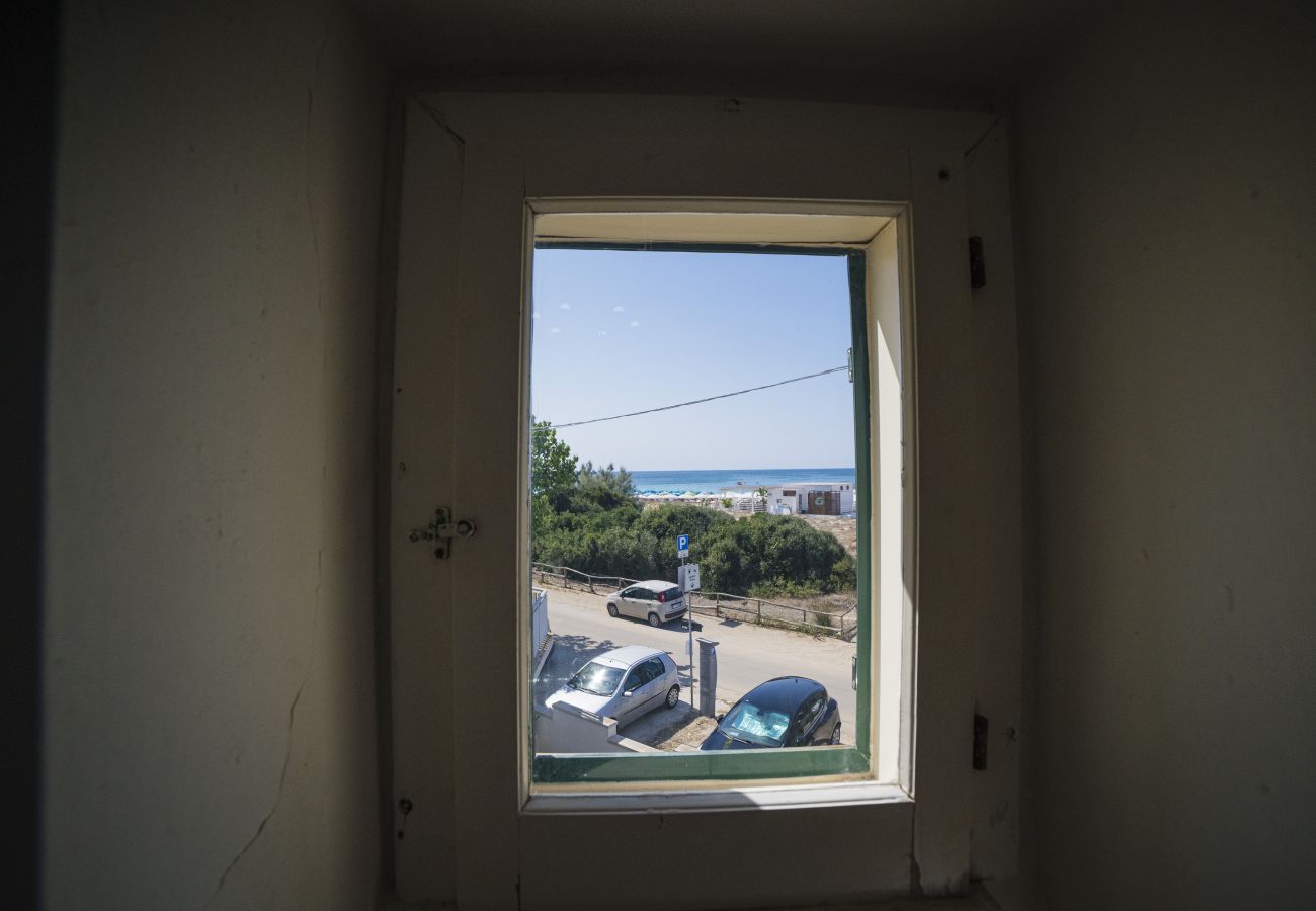 Chalet à Lido Marini - Villa pieds dans l'eau avec vue mer, sable fin v780