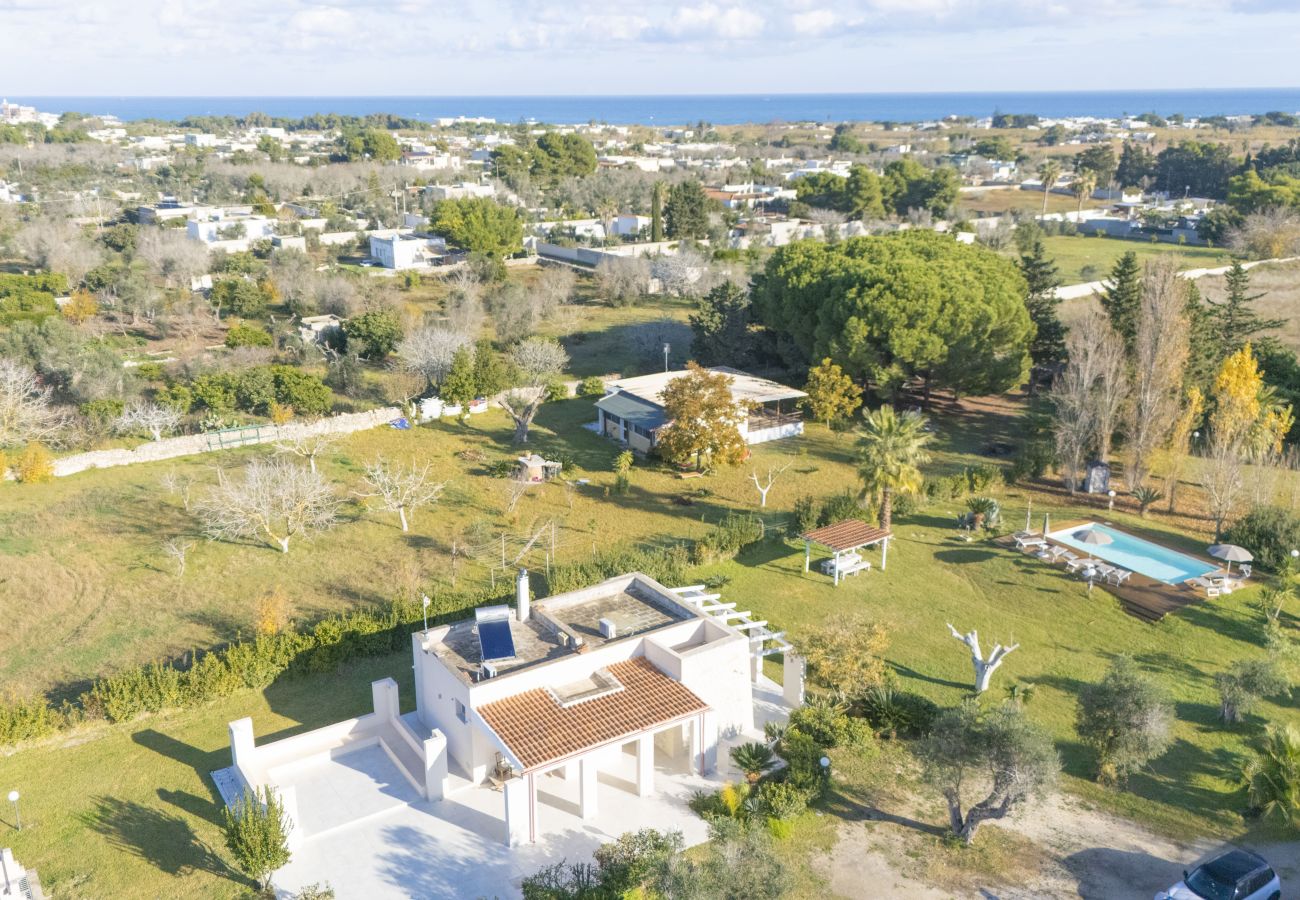 villa à Melendugno - Je vends une villa avec piscine proche de la mer et de la plage v260