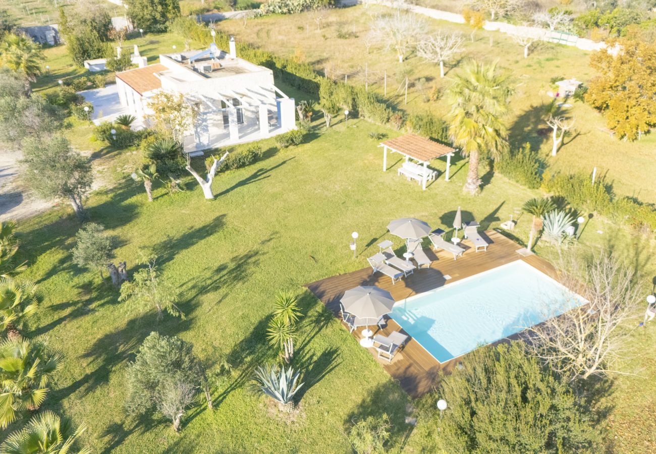 villa à Melendugno - Je vends une villa avec piscine proche de la mer et de la plage v260