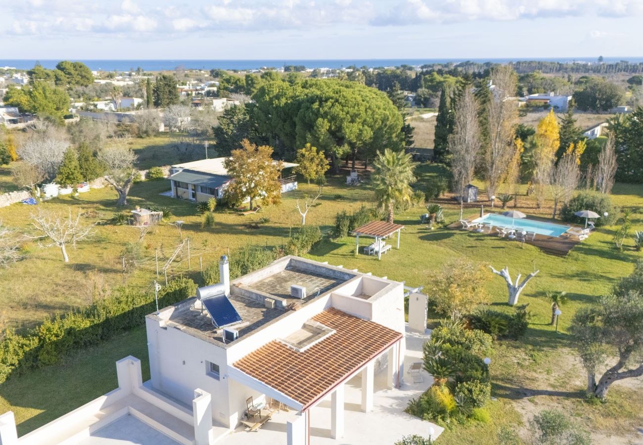 villa à Melendugno - Je vends une villa avec piscine proche de la mer et de la plage v260