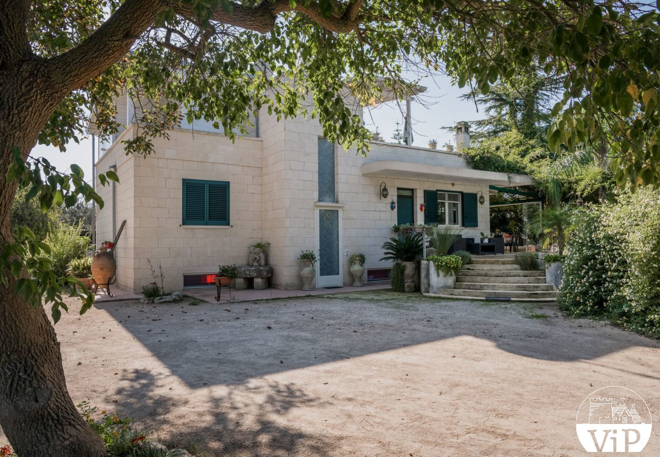 Villa a Carpignano Salentino - Villa con piscina privata e campo calcetto 5 camere 5 bagni in Puglia m400