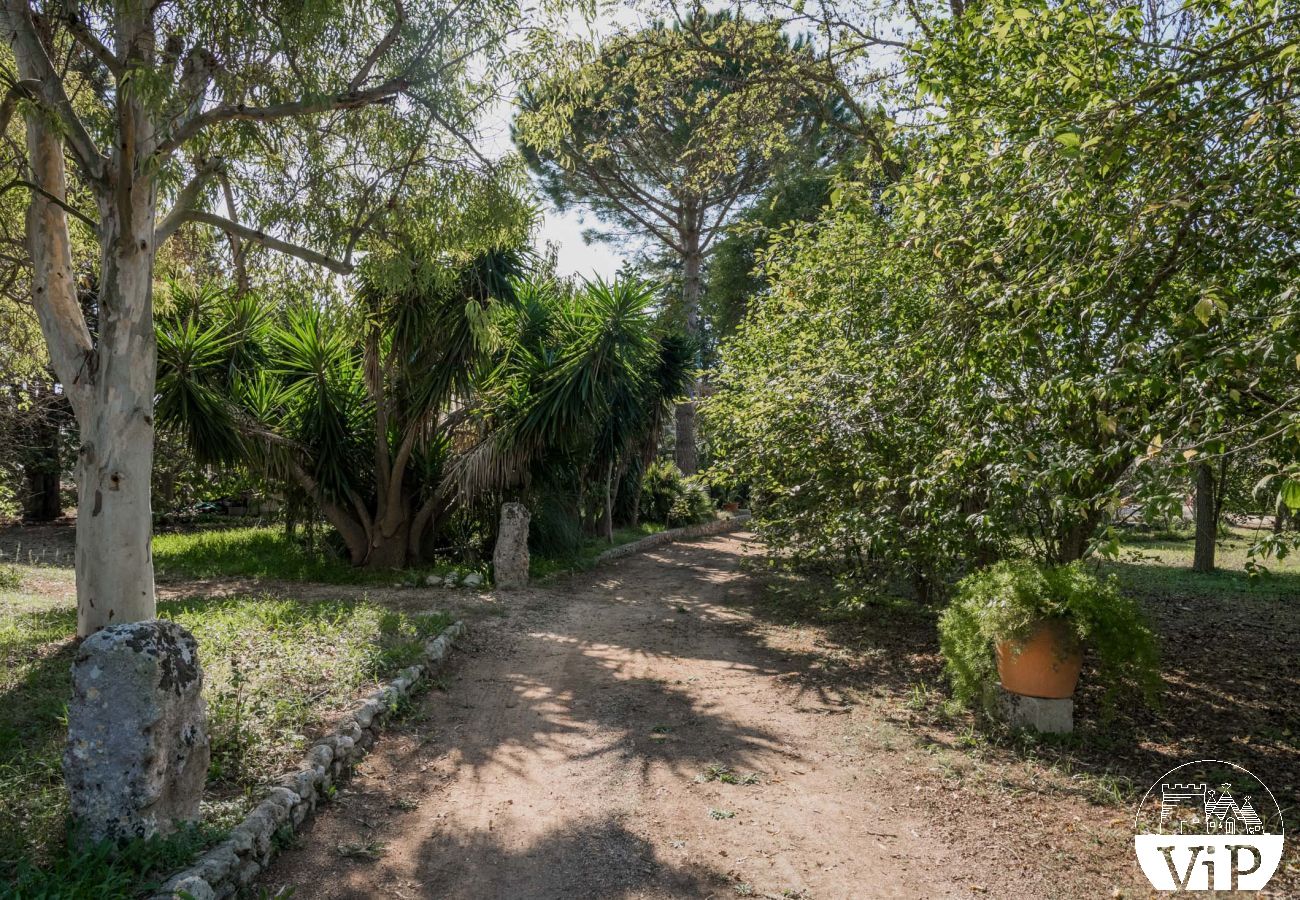 Villa a Carpignano Salentino - Villa con piscina privata e campo calcetto 5 camere 5 bagni in Puglia m400