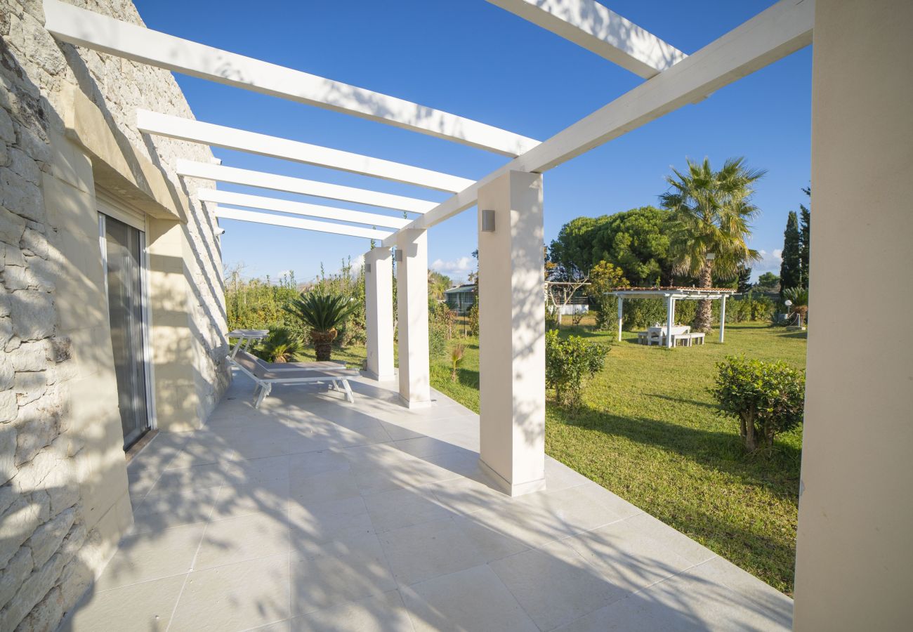 Villa a Melendugno - Vendo villa con piscina vicino mare e spiaggia v260