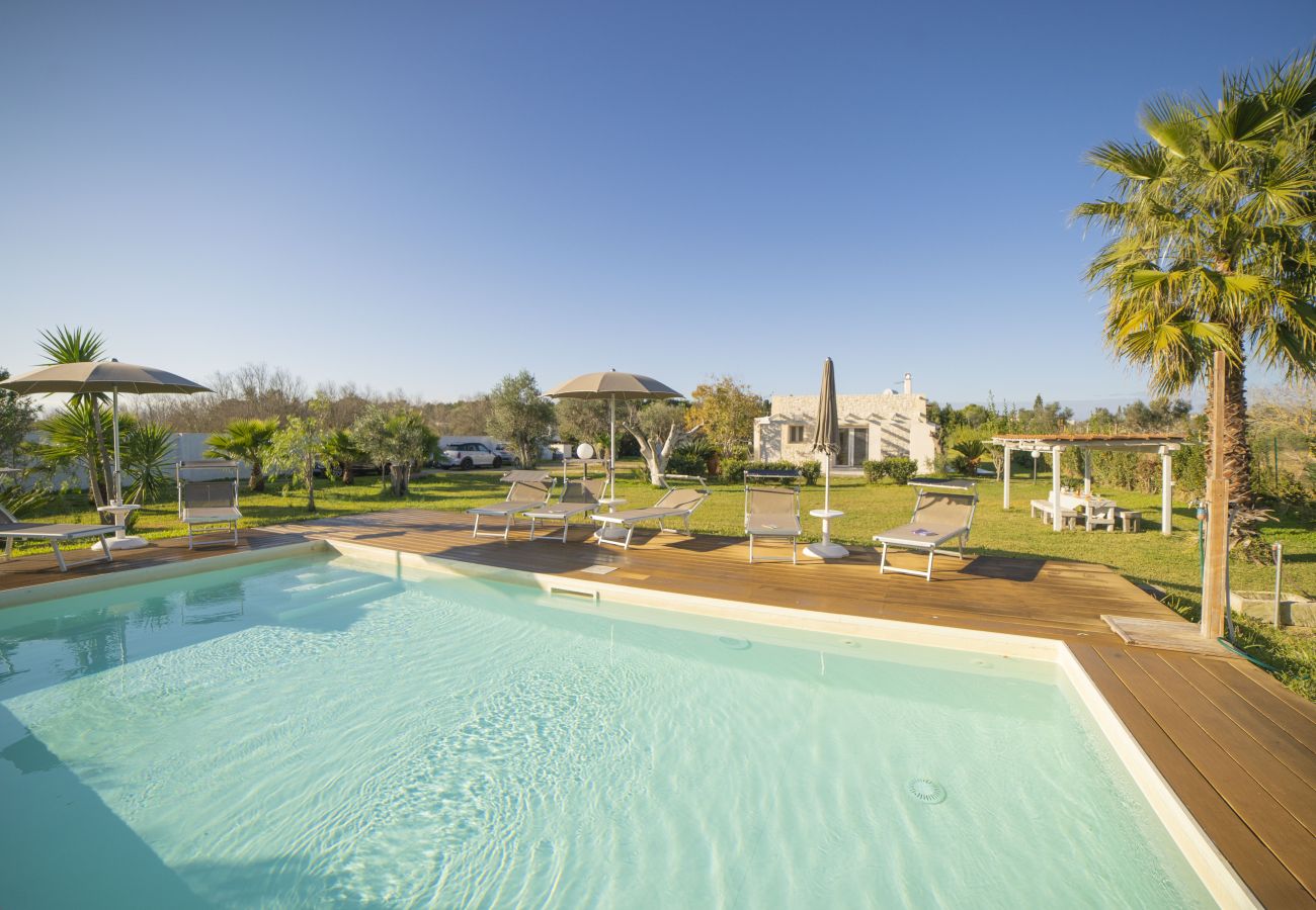 Villa a Melendugno - Vendo villa con piscina vicino mare e spiaggia v260