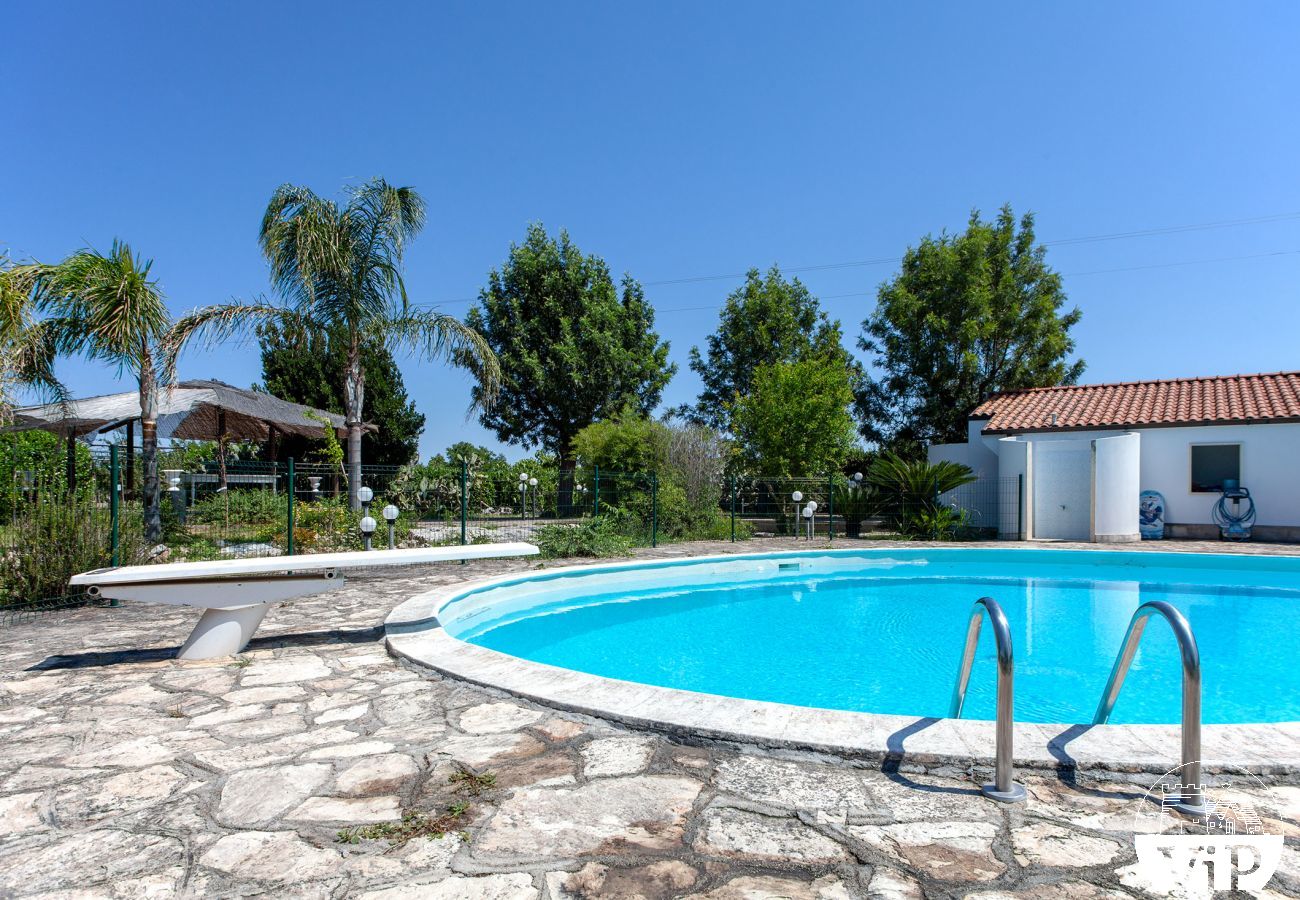 Villa in Corigliano d´Otranto - Holiday villa with large private pool, 5 bedrooms and 4 bathrooms m550