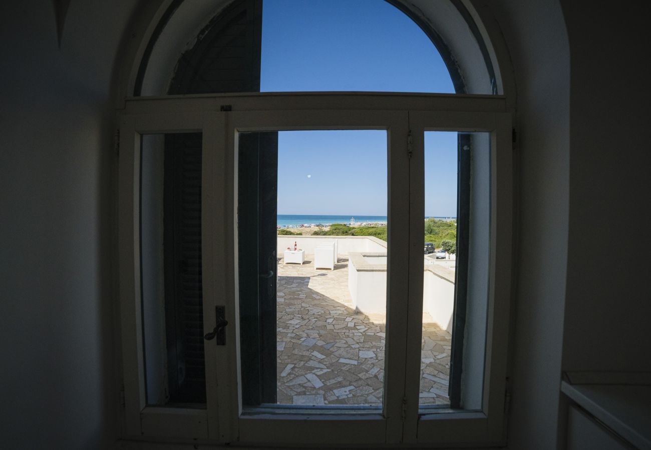 Villa in Lido Marini - Beachfront villa sea view fine sand v780