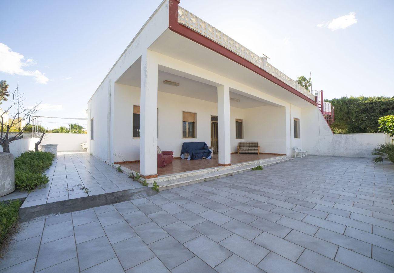 Villa/Dettached house in Lecce - Beach villa with outdoor space 2 bathrooms v701